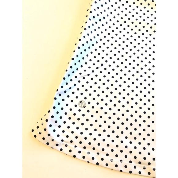 Lululemon track and train tank size 2 - Picture 6 of 8